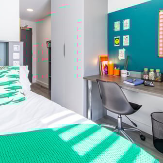 Silver En Suite - Image 1